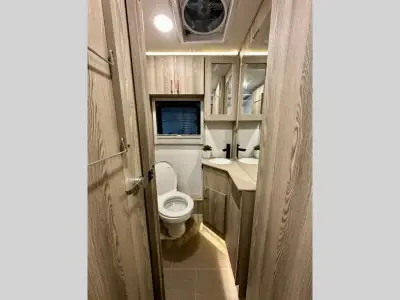2027 Winnebago Navion 24R photo 19