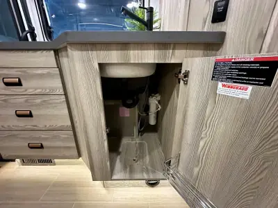 2027 Winnebago Navion 24R photo 15