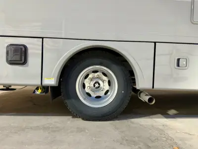 2027 Winnebago Navion 24R photo 33