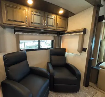 2018 Keystone MONTANA 3950BR photo 10
