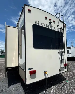 2018 Keystone MONTANA 3950BR photo 3