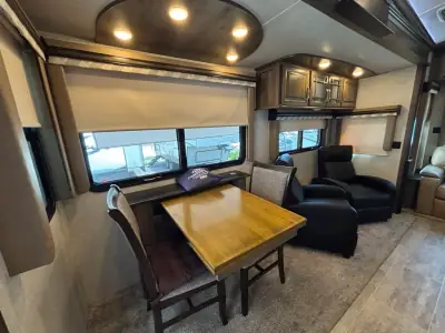 2018 Keystone MONTANA 3950BR photo 9