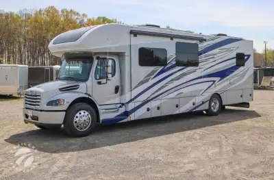 2026 Renegade Valencia 36SB photo 3