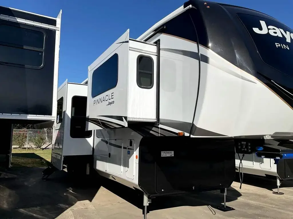 2026 Jayco Pinnacle 39FLOK exterior