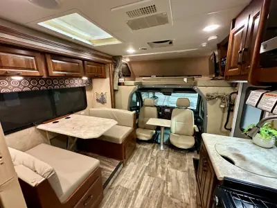 2016 Forest River Sunseeker MBS 2400R photo 4