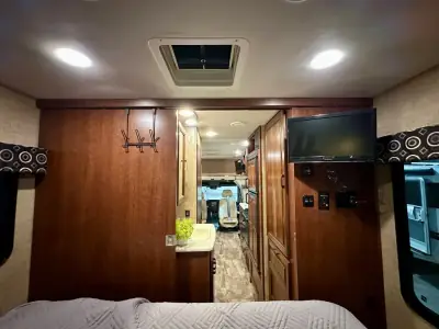 2016 Forest River Sunseeker MBS 2400R photo 27