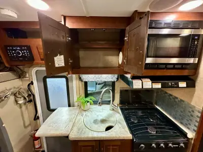 2016 Forest River Sunseeker MBS 2400R photo 15
