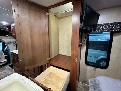 2016 Forest River Sunseeker MBS 2400R photo 24