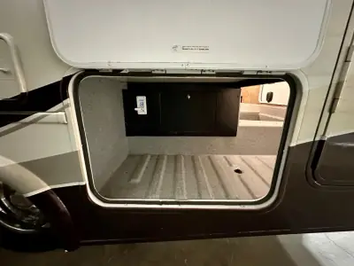 2016 Forest River Sunseeker MBS 2400R photo 38