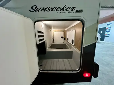 2016 Forest River Sunseeker MBS 2400R photo 37