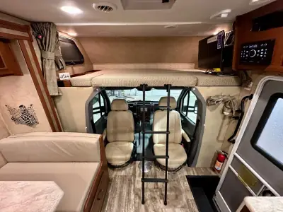 2016 Forest River Sunseeker MBS 2400R photo 7