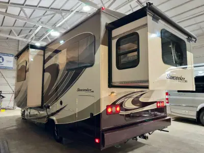 2016 Forest River Sunseeker MBS 2400R photo 36