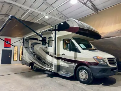 2016 Forest River Sunseeker MBS 2400R photo 28