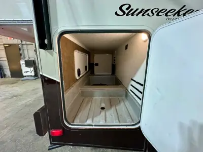 2016 Forest River Sunseeker MBS 2400R photo 33