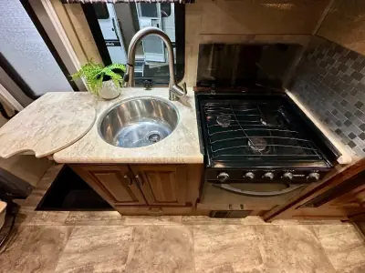 2016 Forest River Sunseeker MBS 2400R photo 16