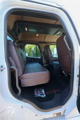 2014 Freightliner M2 SPORT CHASSIS photo 29