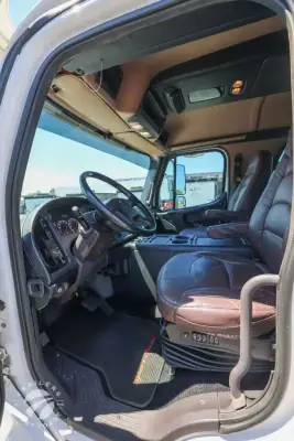 2014 Freightliner M2 SPORT CHASSIS photo 18