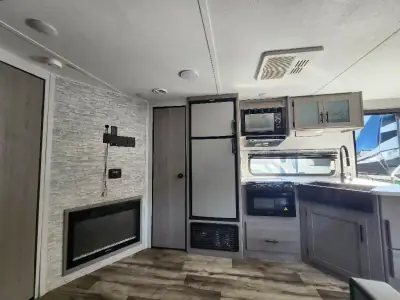 2022 Coleman LIGHT 2755BH photo 6