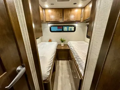 2020 Tiffin Motorhomes Wayfarer 24 TW photo 26