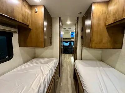 2020 Tiffin Motorhomes Wayfarer 24 TW photo 27