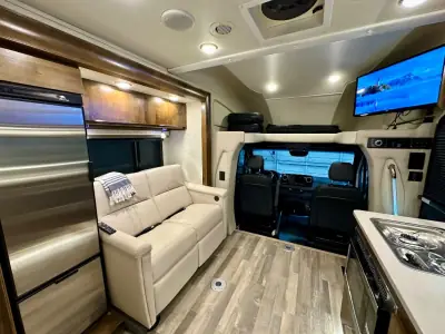 2020 Tiffin Motorhomes Wayfarer 24 TW photo 4
