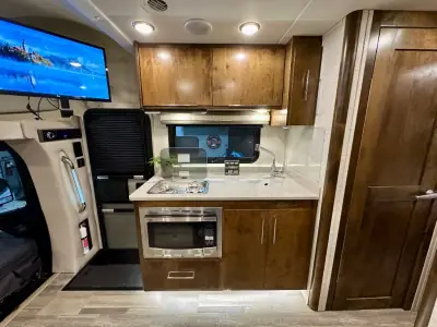 2020 Tiffin Motorhomes Wayfarer 24 TW photo 14