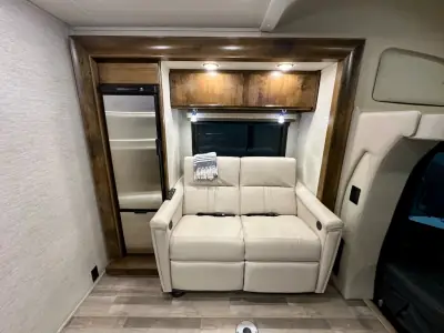 2020 Tiffin Motorhomes Wayfarer 24 TW photo 8