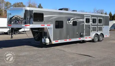 2008 W-W Stock Trailer photo 3