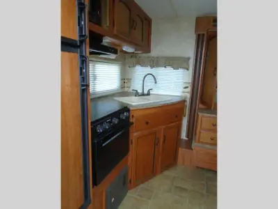 2011 Coachmen Freedom Express LTZ 246RKS photo 9
