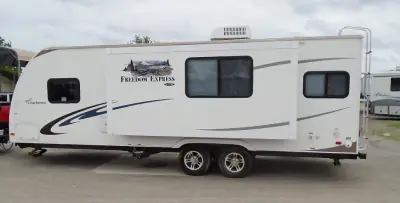 2011 Coachmen Freedom Express LTZ 246RKS photo 6