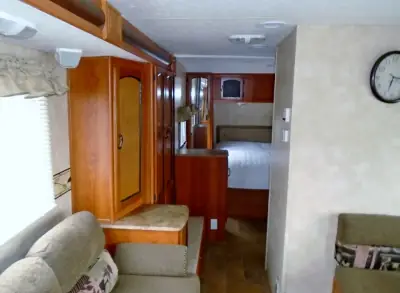 2011 Coachmen Freedom Express LTZ 246RKS photo 11
