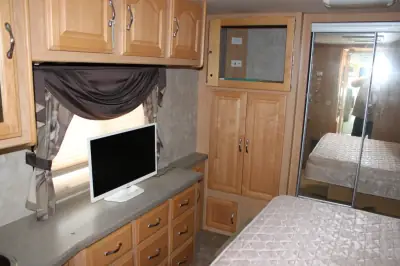 2004 Coachmen COACHMEN 402 TS SPORTSCOACH DEAL PENDING photo 22