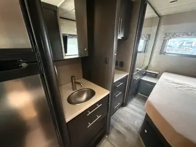 2018 Thor Motor Coach AXIS 25 2 photo 11