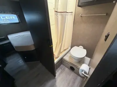 2018 Thor Motor Coach AXIS 25 2 photo 8