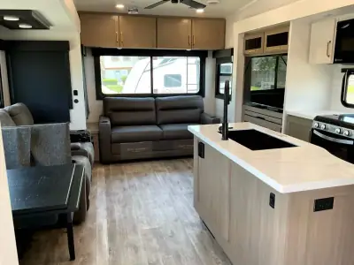 2027 Jayco Eagle 355MBQS photo 9