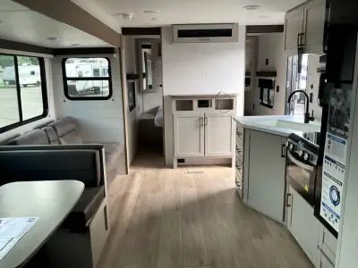 2027 Jayco Jay Flight SLX 321BDS photo 12