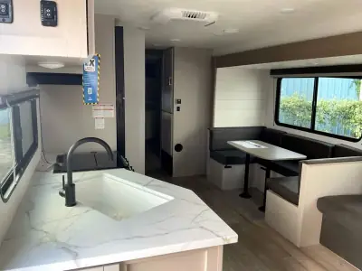 2027 Jayco Jay Flight SLX 321BDS photo 10