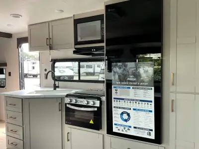 2027 Jayco Jay Flight SLX 321BDS photo 17