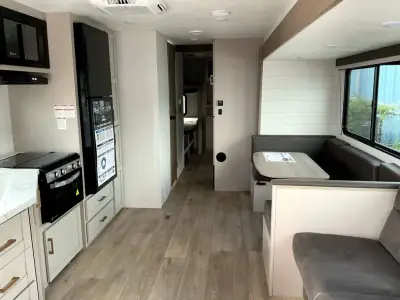 2027 Jayco Jay Flight SLX 321BDS photo 9