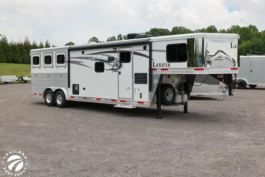 2016 Lakota Charger C8311RK exterior