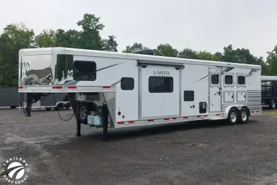 2024 Lakota Charger C8315SR photo 2