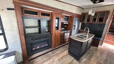 2018 Jayco Eagle Fifth Wheel 355MBQS photo 13