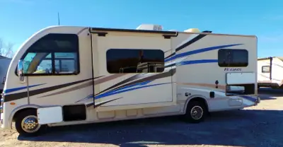 2018 Thor Motor Coach Vegas 25.4 photo 3