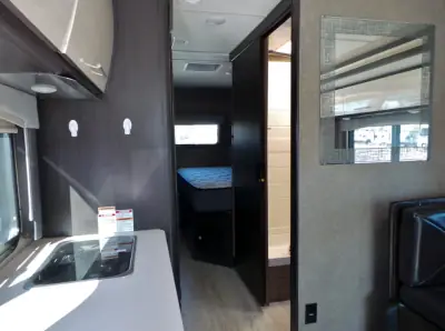 2018 Thor Motor Coach Vegas 25.4 photo 16