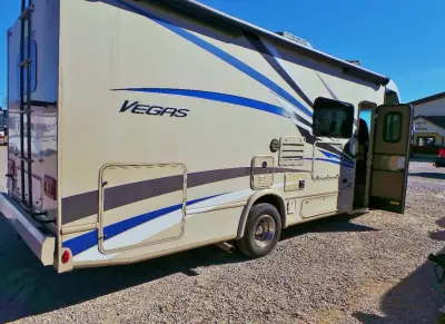2018 Thor Motor Coach Vegas 25.4 photo 7