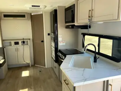 2027 Jayco Jay Flight SLX 262RLS photo 6