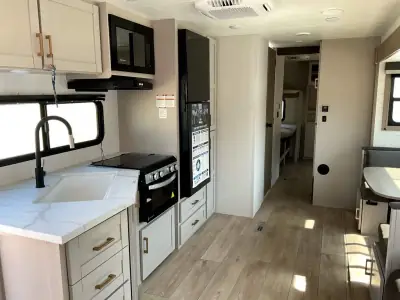 2027 Jayco Jay Flight SLX 321BDS photo 11