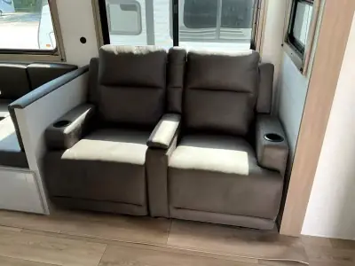 2027 Jayco Jay Flight SLX 321BDS photo 13