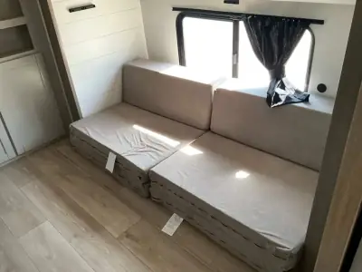 2027 Jayco Jay Flight SLX 321BDS photo 25
