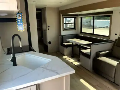 2027 Jayco Jay Flight SLX 321BDS photo 12